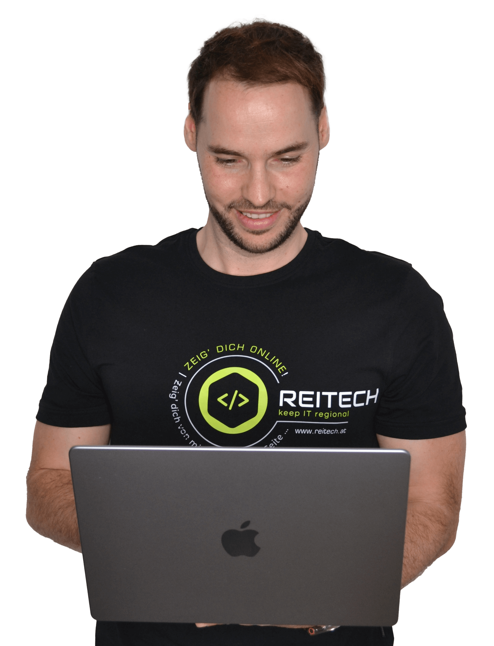 Webentwickler mit schwarzem Shirt codiert auf einem Laptop